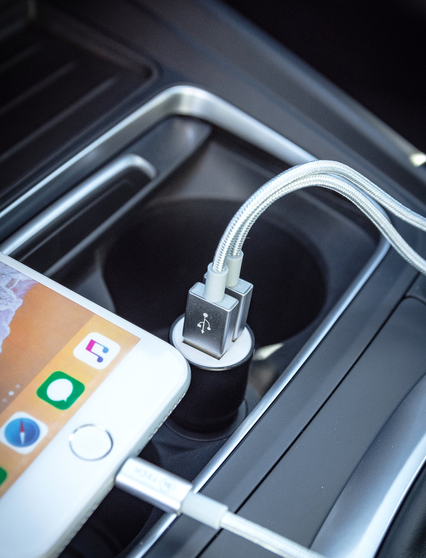 USB Car Adaptor (Black) - iN Tech - DSL