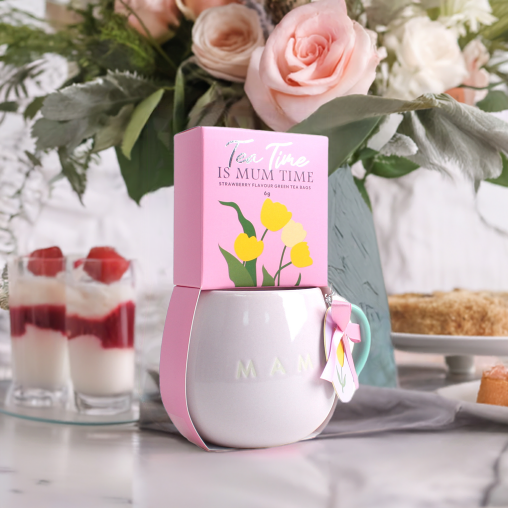 Mug with Strawberry Green Tea Bags – A Perfect Gift for Mum!