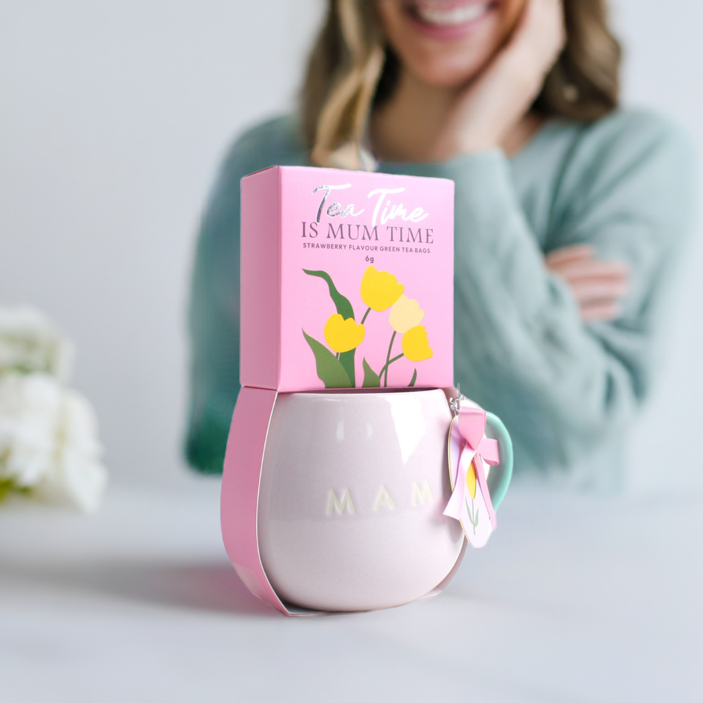 Mug with Strawberry Green Tea Bags – A Perfect Gift for Mum!