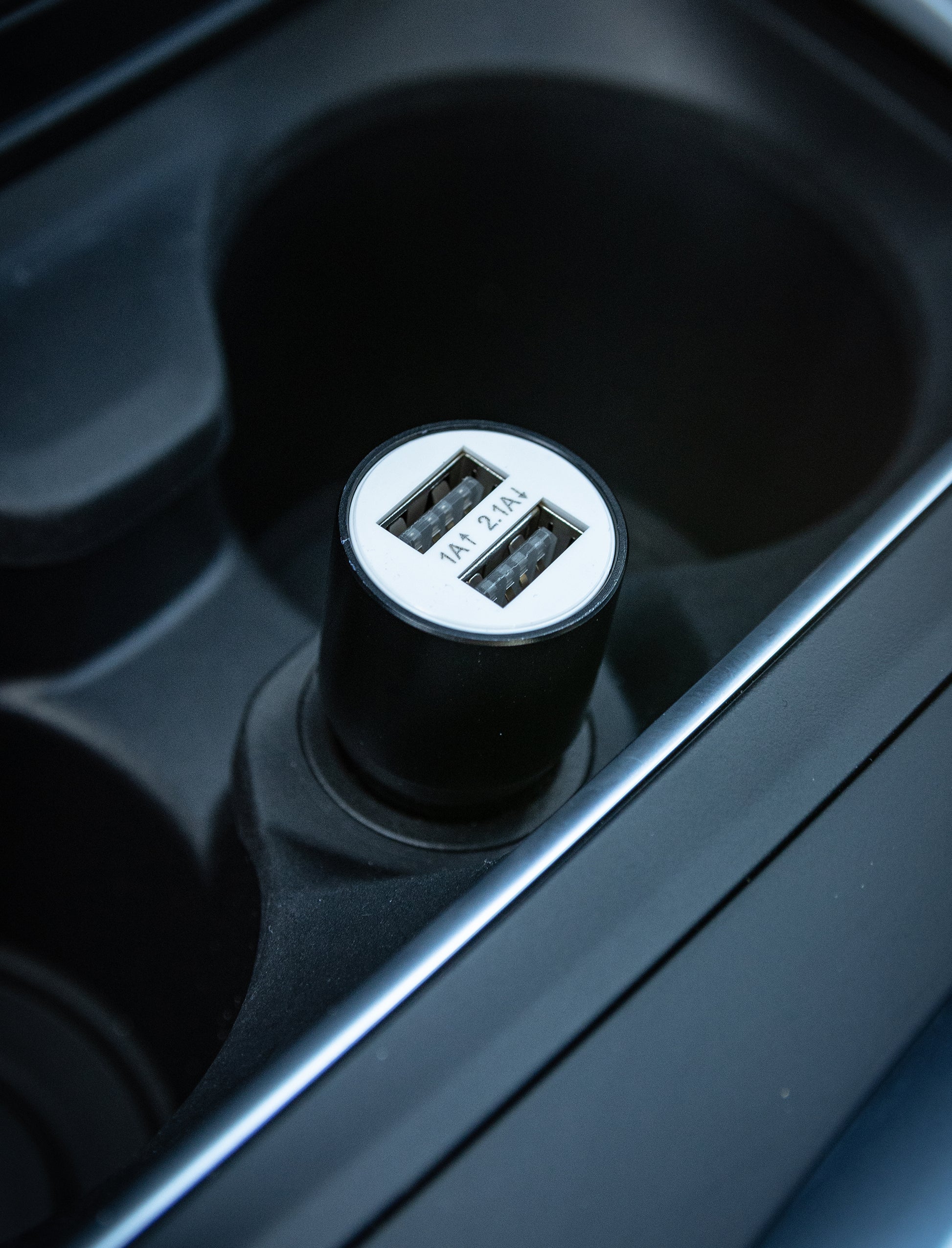 USB Car Adaptor (Black) - iN Tech - DSL